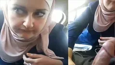 فضيحة محجبة عربية عراقية تمص زب موظف مهم في نص الطريق لحد ما نزل كل شهوته في تمها سكس عربي فديو نار