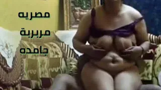 سكس عربي دخلت عند جارها علشان ينيك شرفها قبل ما جوزها المغفل يرجع من برا ويشوف زوجته بتتناك